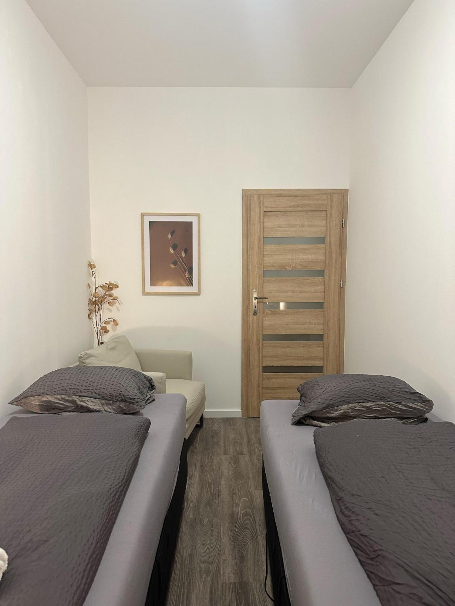 5 Betten Montuerwhonung Mit Waschmaschine Appartement Düsseldorf